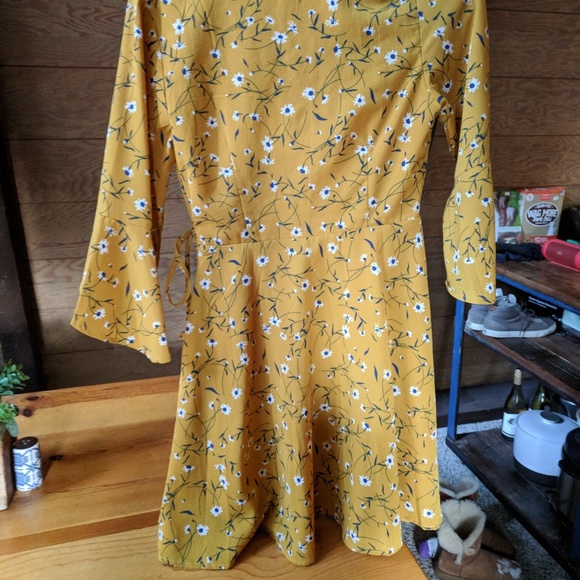 NWOT Floral Wrap Dress - Picture 3 of 6